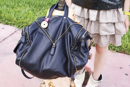 Sac cuir noir zip jupe volants – Le Blog de Betty