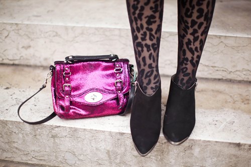Sac metallise fuchsia collants leopard – Le Blog de Betty
