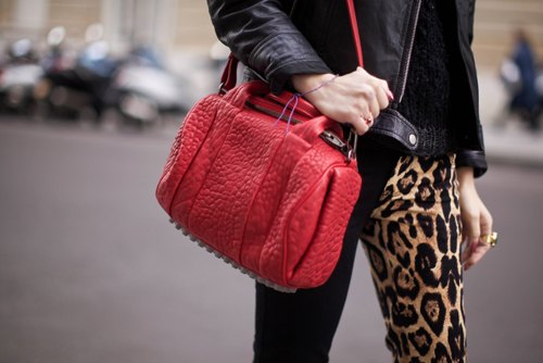 Sac rouge pantalon leopard – Le Blog de Betty