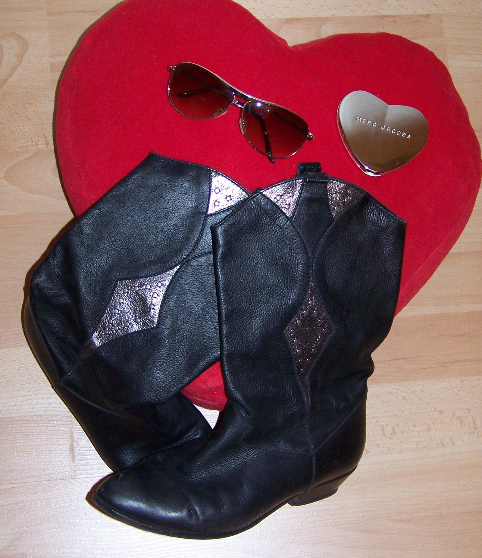 Santiags lunettes coussin coeur – Le Blog de Betty