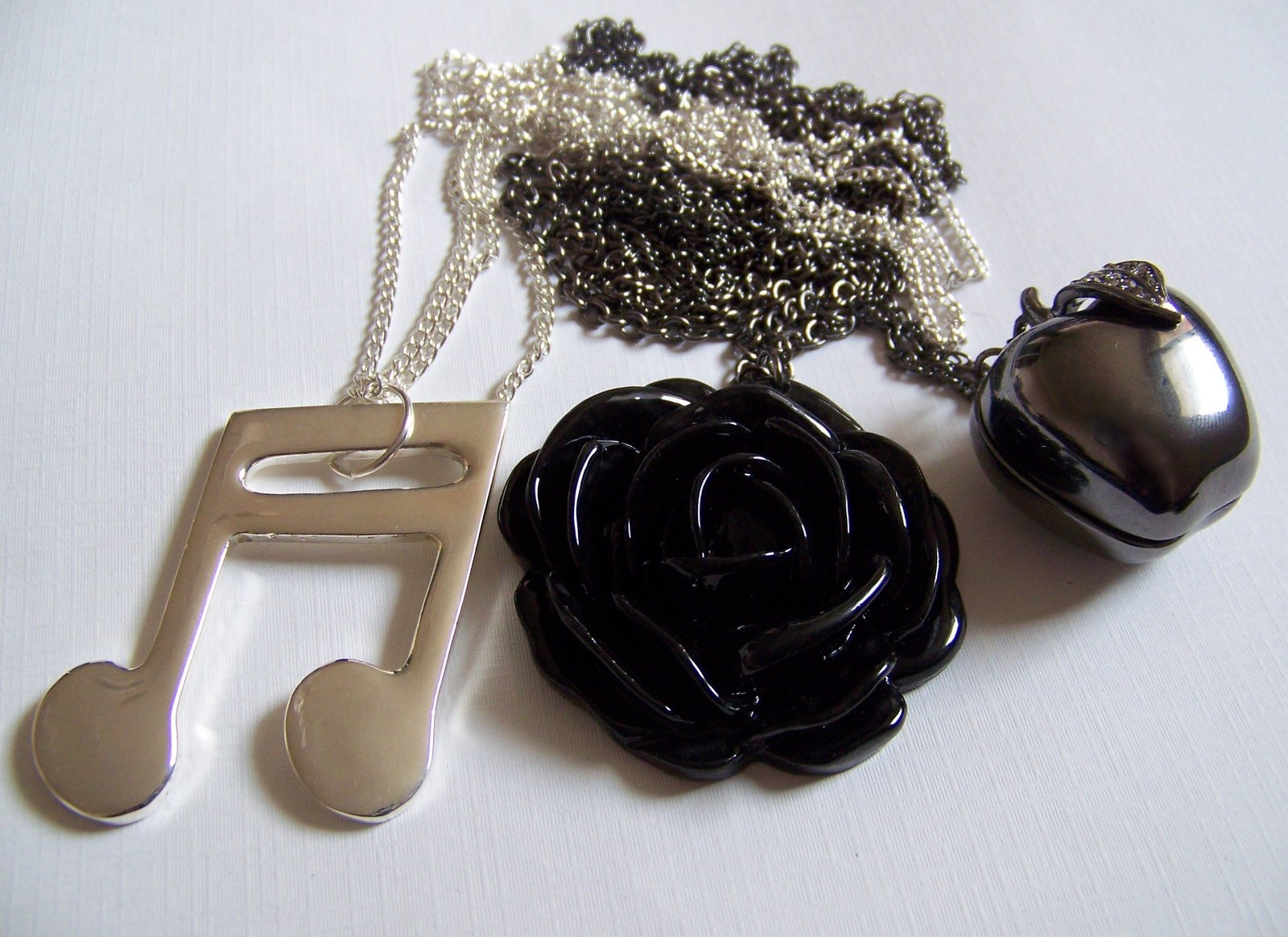 Sautoirs note de musique rose noire – Le Blog de Betty