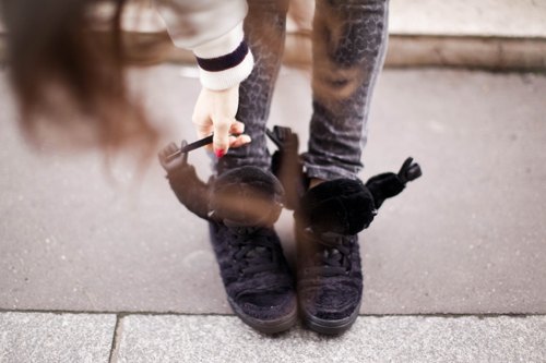 Sneakers compensees lacets – Le Blog de Betty