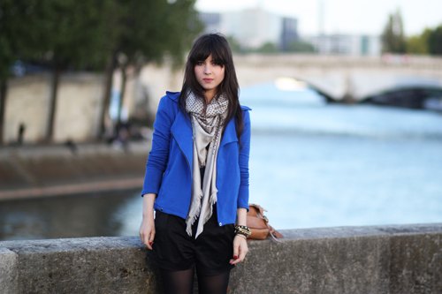 Sunday blazer bleu electrique quai seine – Le Blog de Betty