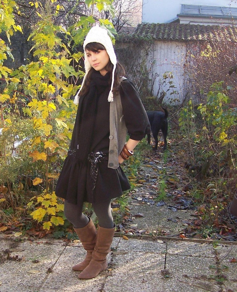 Tenue du jour bonnet peruvien robe noire – Le Blog de Betty