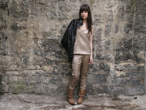 Tenue frangee pantalon dore blouson cuir – Le Blog de Betty