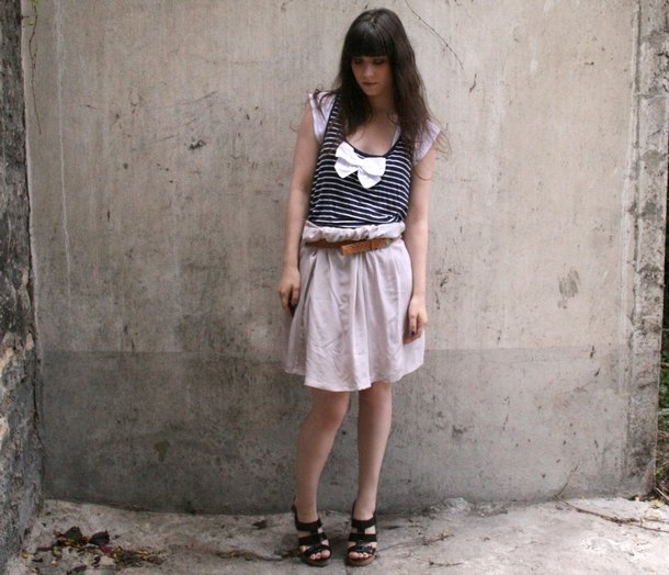 Top marin jupe rose sandales – Le Blog de Betty