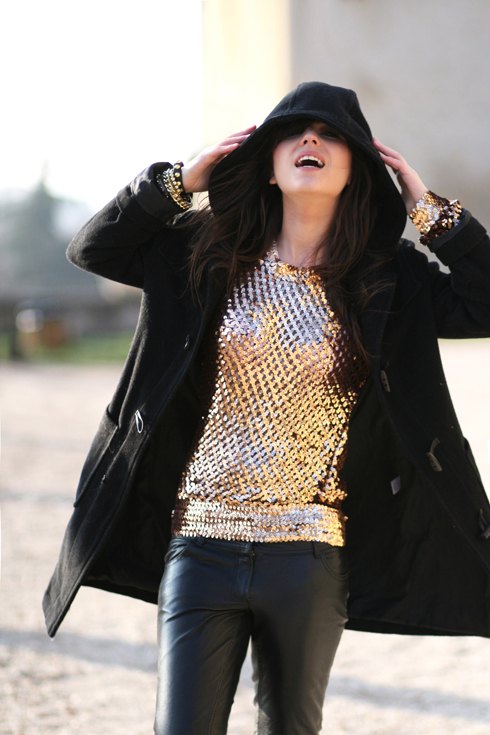Top sequins dores capuche – Le Blog de Betty