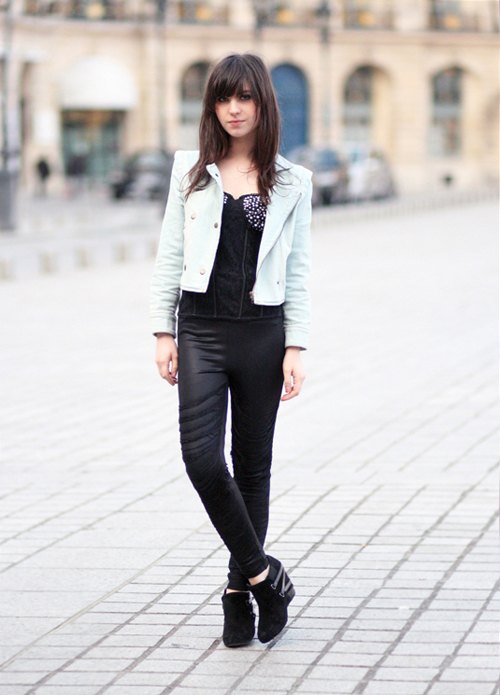 Trench bleu ciel legging noir – Le Blog de Betty