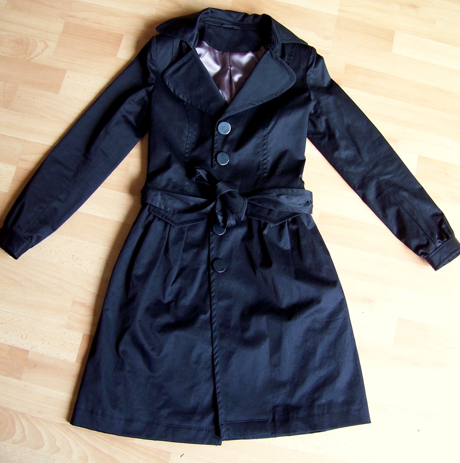 Trench noir a plat – Le Blog de Betty