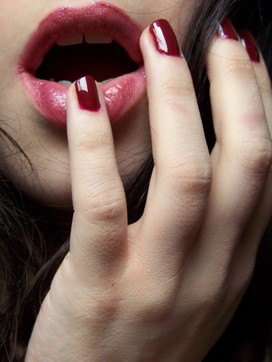 Vernis bordeaux levres ouvertes – Le Blog de Betty