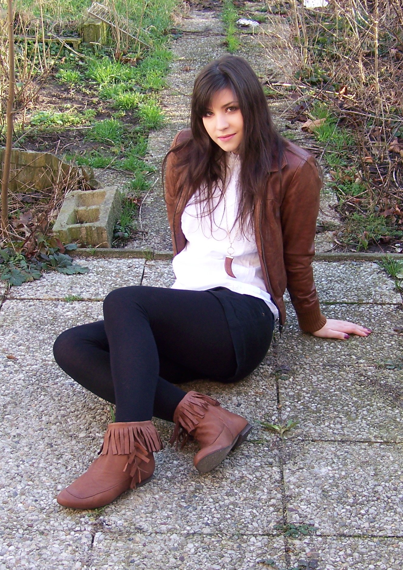 Veste cuir camel assise – Le Blog de Betty