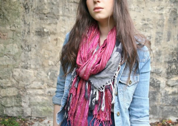Veste en jean foulard rose portrait – Le Blog de Betty