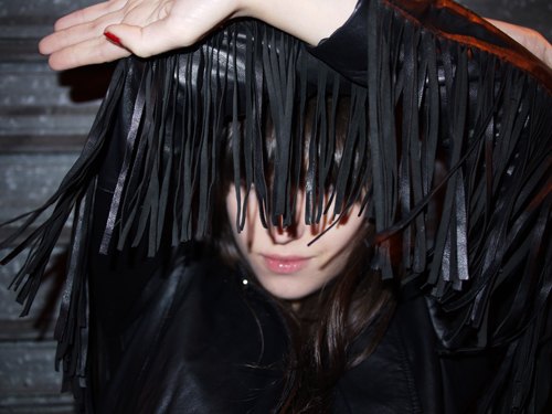 Veste franges cheveux sur les yeux – Le Blog de Betty