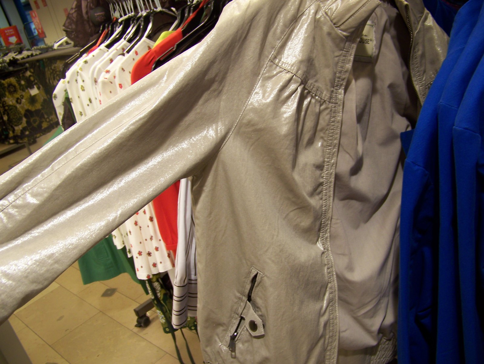 Veste grise satinee c and a – Le Blog de Betty