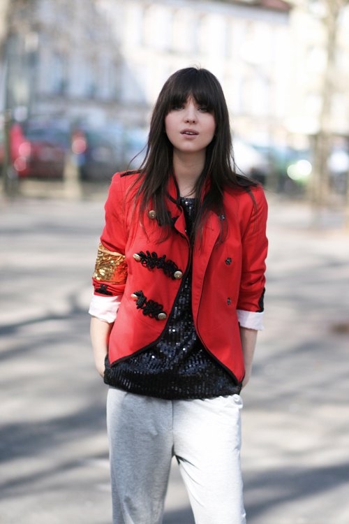 Veste officier rouge pantalon blanc – Le Blog de Betty