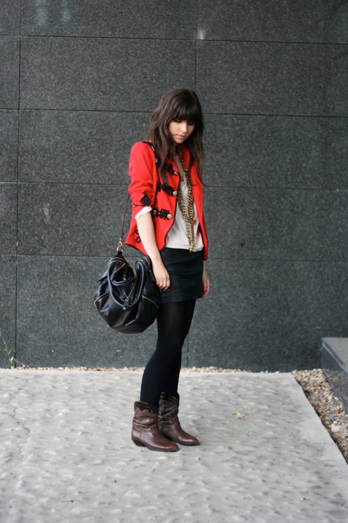 Veste officier rouge sac noir bottes – Le Blog de Betty