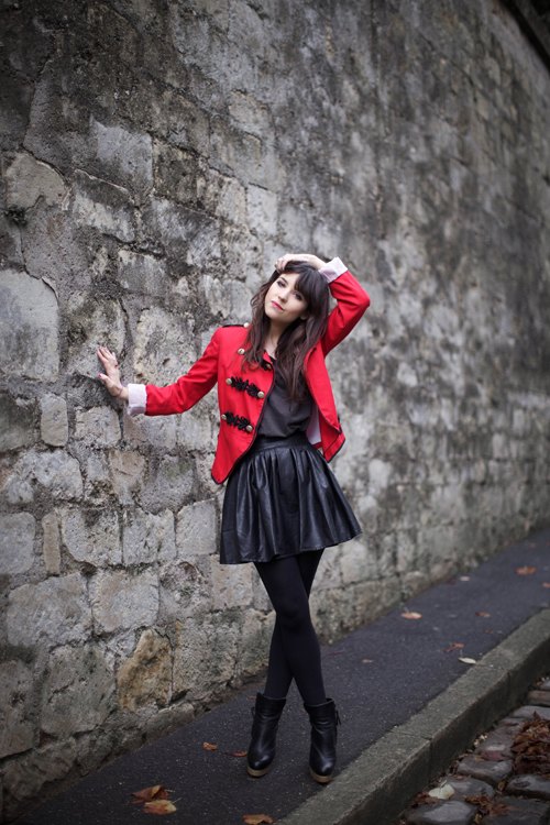 Veste rouge jupe cuir patineuse – Le Blog de Betty