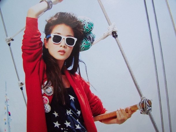 Vogue girl korea editorial lunettes blanches – Le Blog de Betty