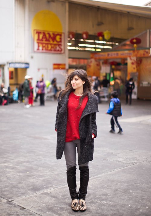 Xiii tang freres manteau gris pull rouge – Le Blog de Betty