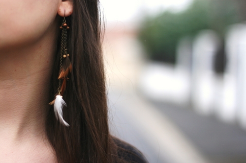 Betty Autier – boucle d'oreille plume Claire's – Le Blog de Betty