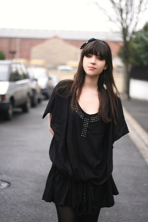 Betty Autier – tenue du réveillon 2009, robe Zara à clous – Le Blog de Betty