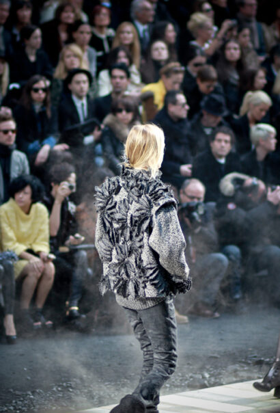 Chanel volcanic fashion show – Betty Autier – Le Blog de Betty