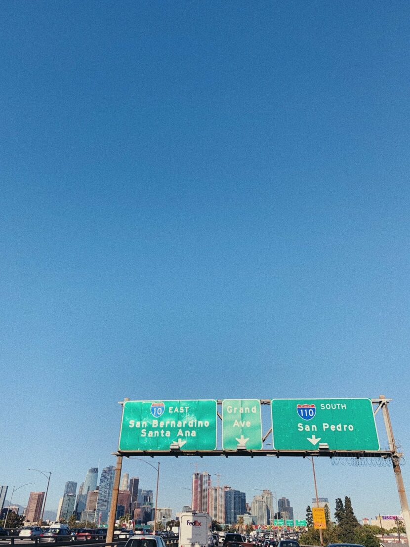 Autoroute et skyline de Downtown Los Angeles