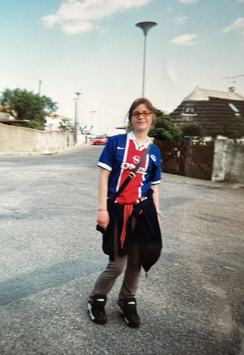 Betty Autier en 1999 version Mel C, en maillot de foot