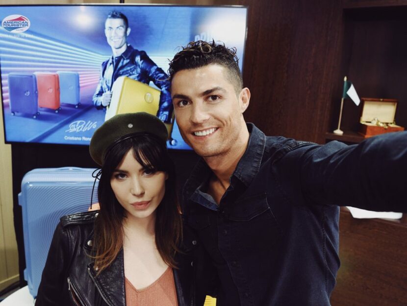 Selfie de Betty Autier avec Cristiano Ronaldo pour American Tourister à Madrid