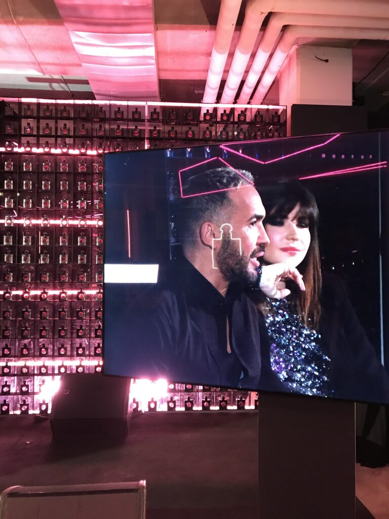 Betty Autier et Emilio Benedetti à l’écran pendant la masterclass YSL Beauté