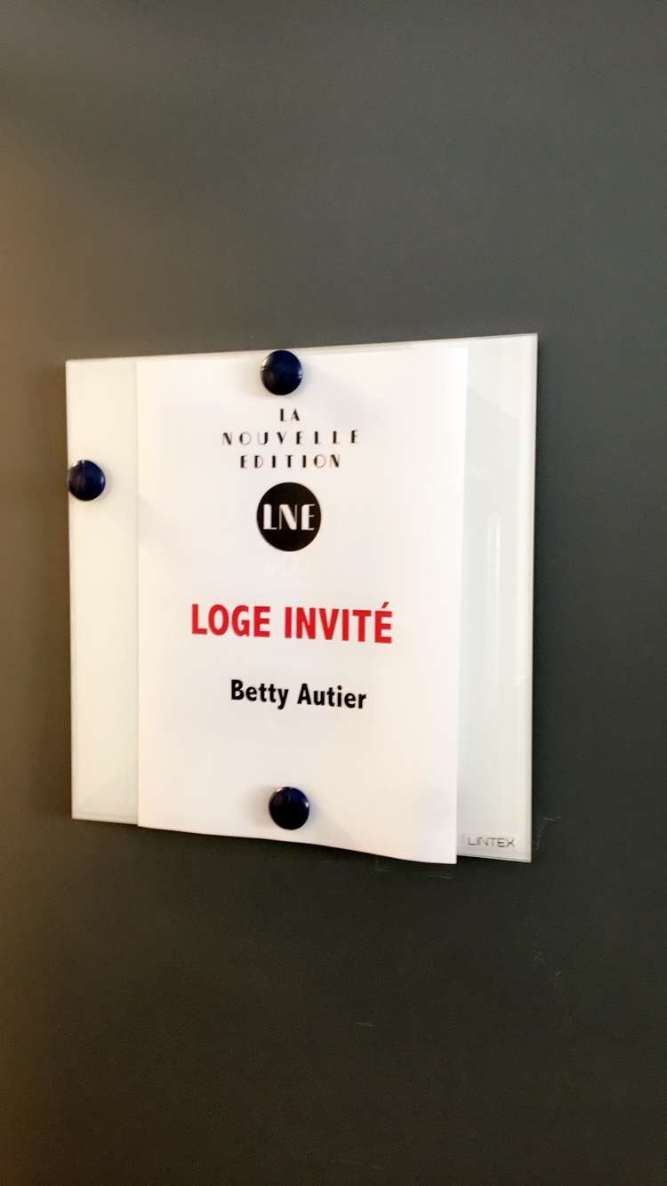 Loge invitée de Betty Autier à La Nouvelle Édition sur C8