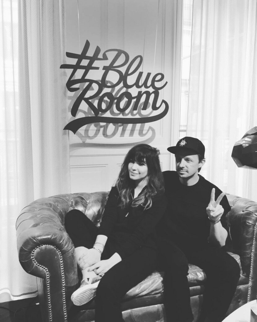 Betty Autier et Martin Solveig dans la #BlueRoom de Twitter France, en noir et blanc