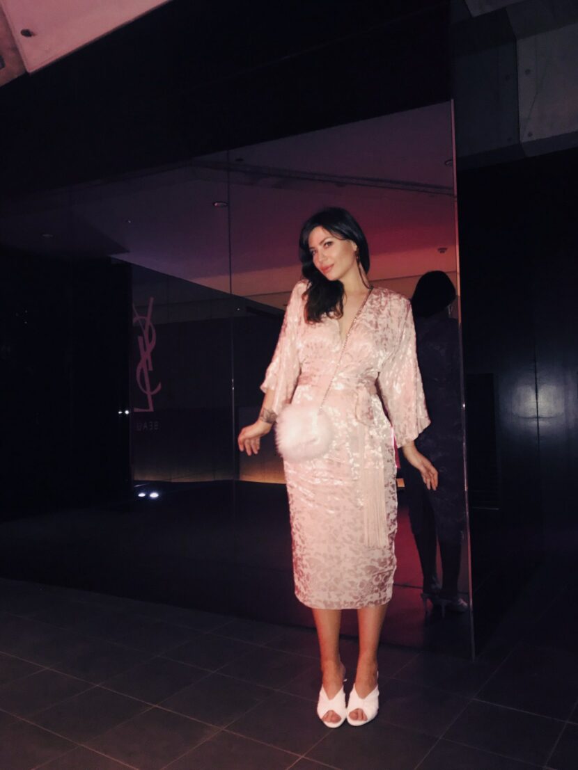 Betty Autier en robe rose à la soirée YSL Beauty à Tokyo