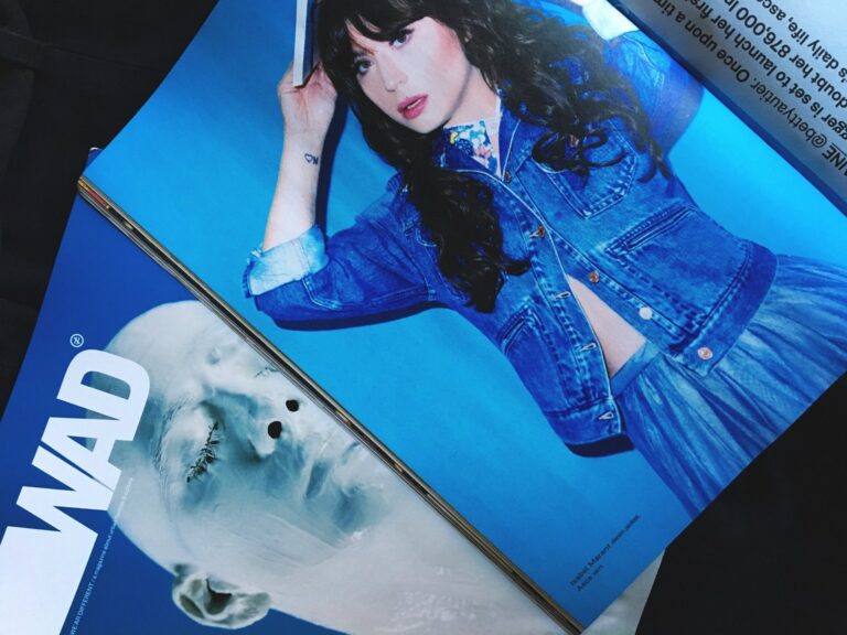 Betty Autier dans WAD magazine en veste en jean Isabel Marant