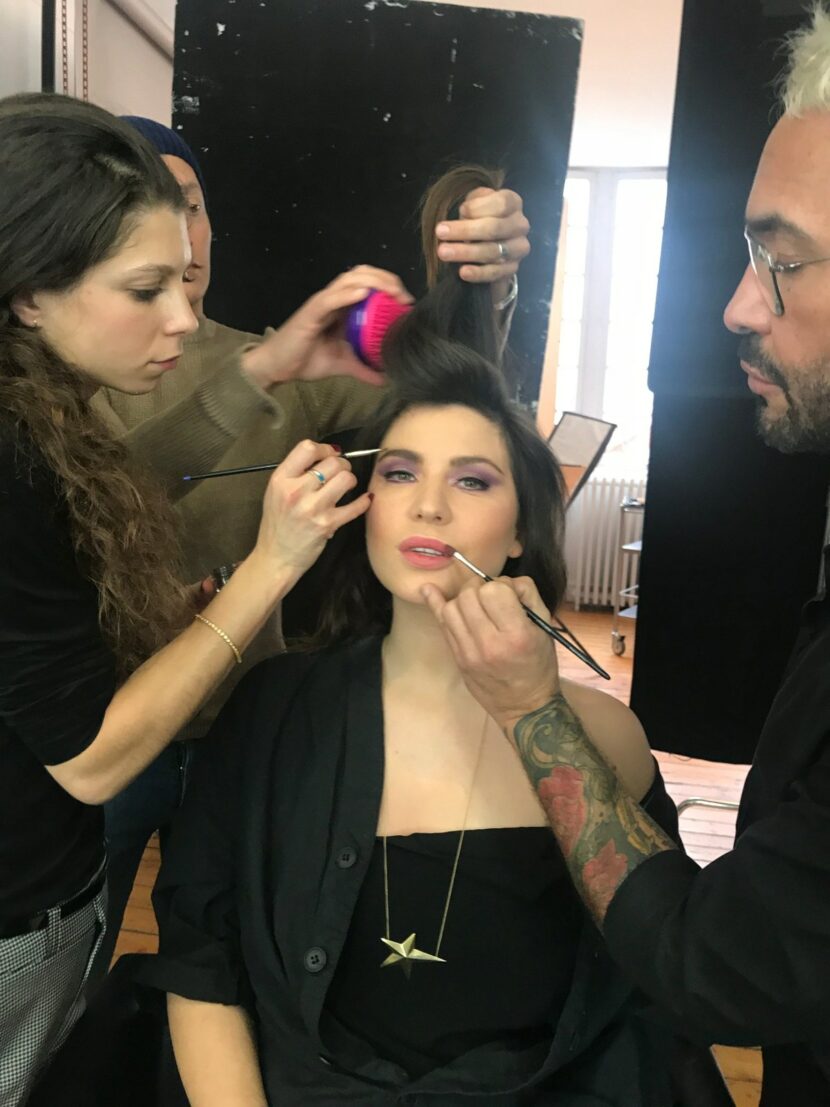 Coiffure et maquillage en coulisses du shooting YSL Beauty