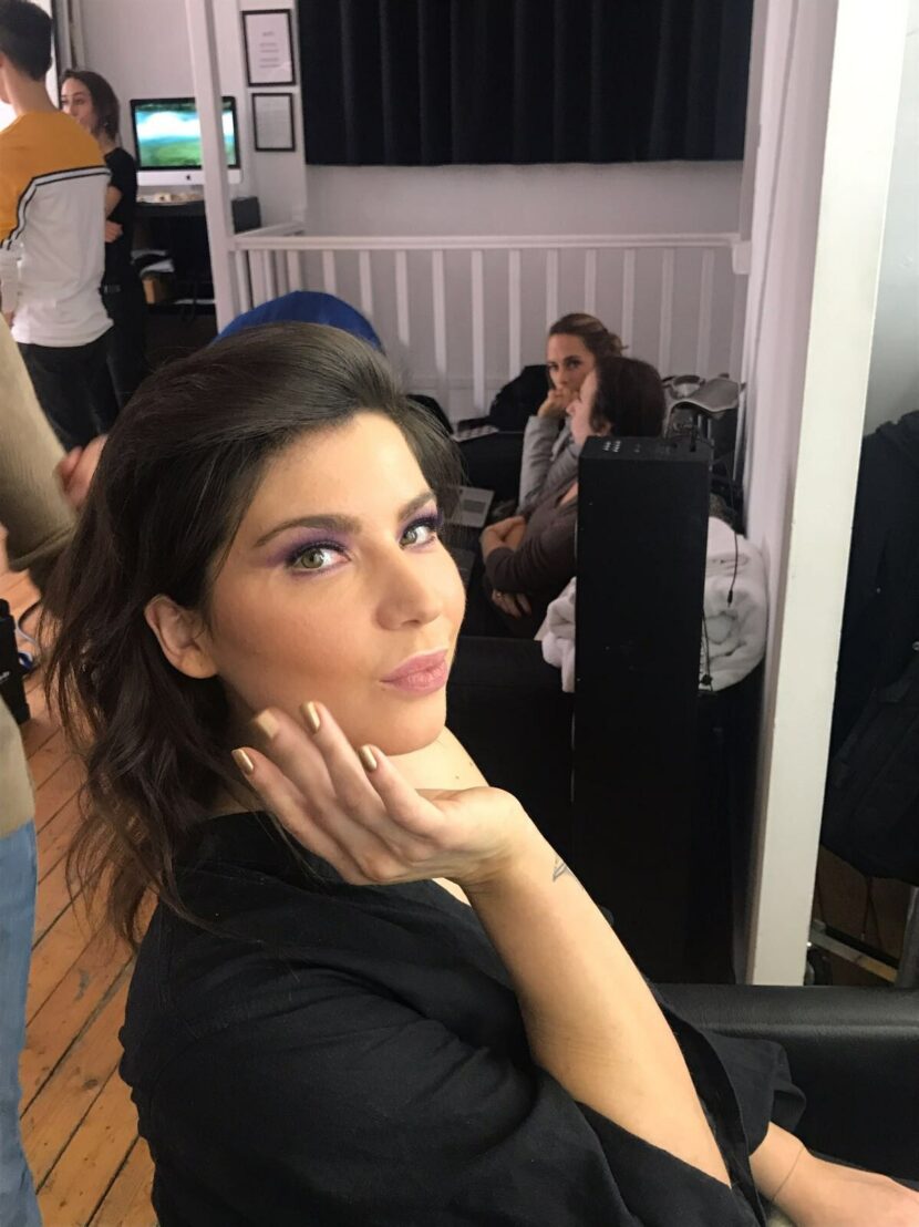 Coulisses du shooting YSL Beauty, maquillage prune