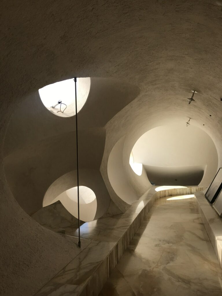 Couloir de la Maison Bulle de Pierre Cardin
