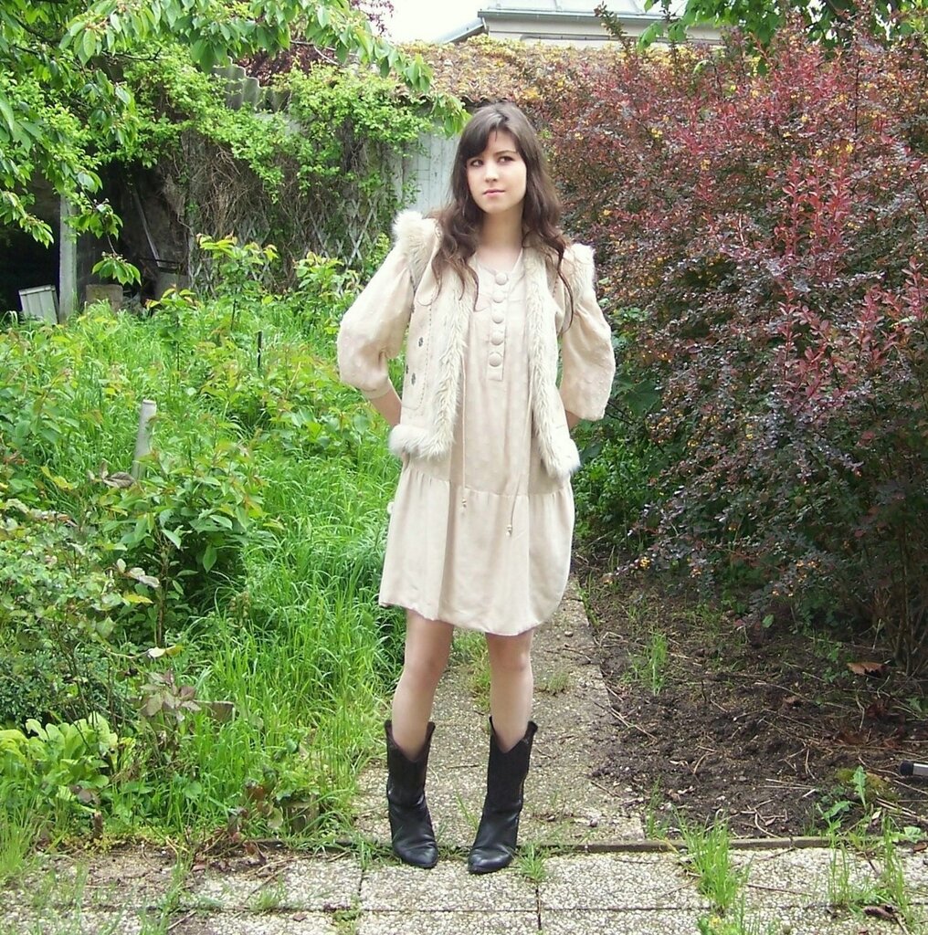 tenue robe gilet bottes vintage