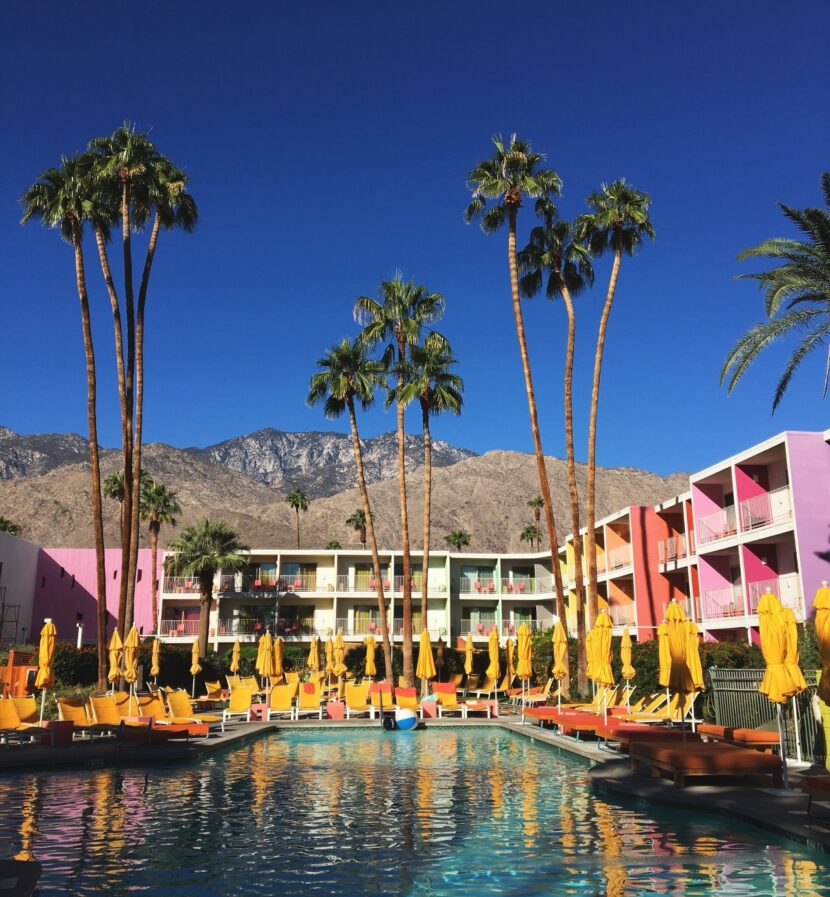 La piscine de l’hôtel The Saguaro à Palm Springs