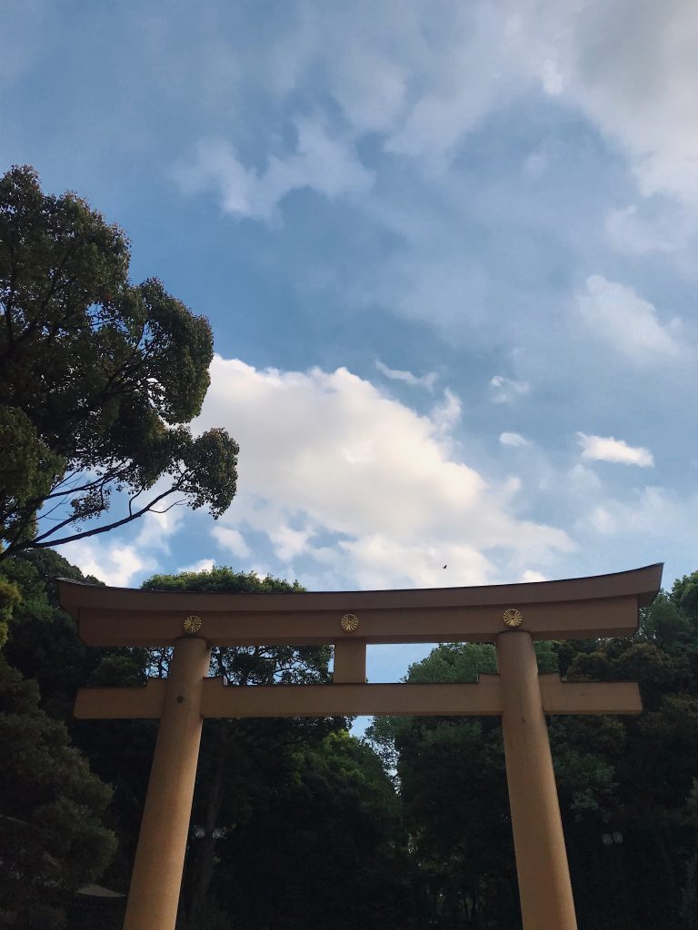Le grand torii en bois du temple Meiji Jingu