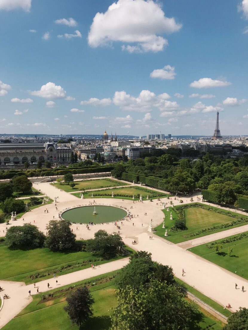 Vue sur le jardin des Tuileries et la tour Eiffel depuis la grande roue